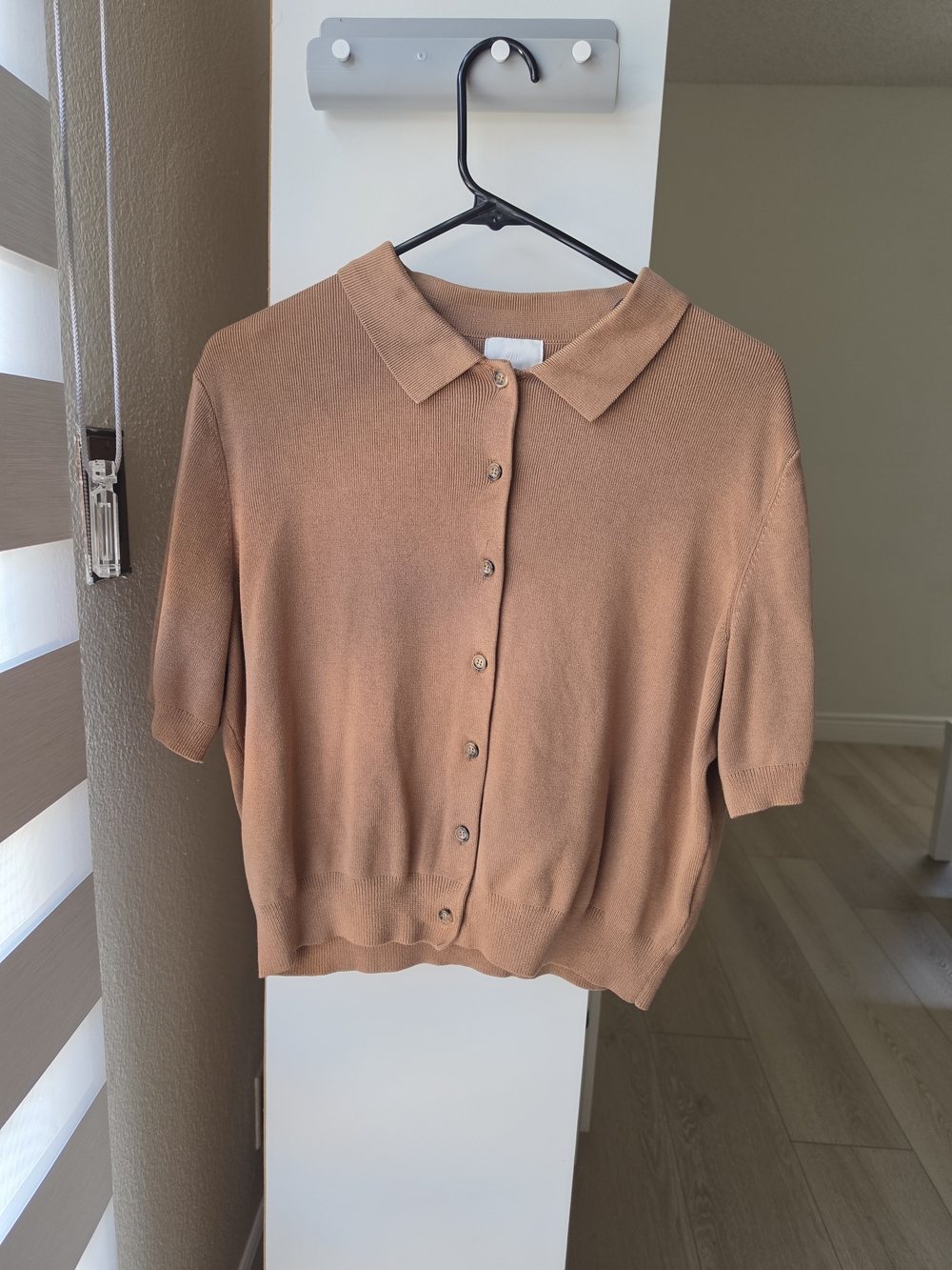 H&M Rust Brown Short Sleeve Button-Up Polo Top